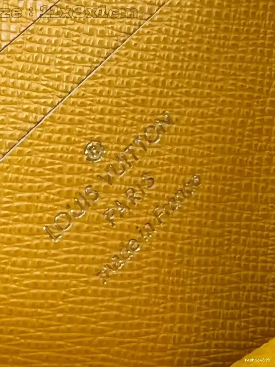 Compact Wallet-11*8.5*1.5CM Vuitton Noa Louis 0331